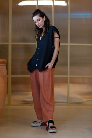 Sarvin Vest Black